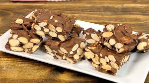 3-Ingredient Almond and Chocolate Brittle (Easy No-Bake Treat) - Cookist - almond ingredients supplier