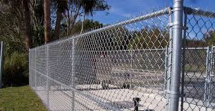 Chain Link Fence Manufacturer & Supplier in UAE - SRK Metals - chain link fence supplier