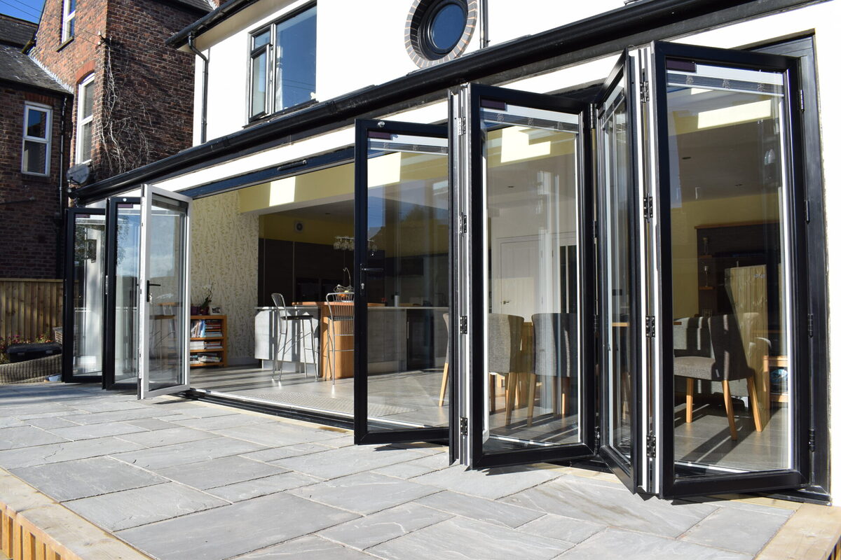 aluminium concertina doors featured